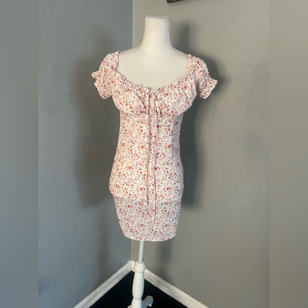 O. Vianca Off the Shoulder Floral Mini-Dress.  Size M